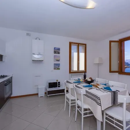 Fontana Del * Varenna